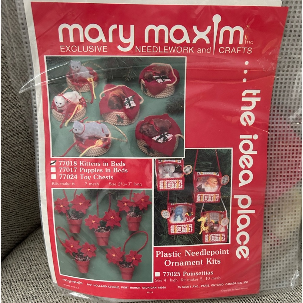 NOS Mary Maxim Plastic CHRISTMAS ORNAMENT Kittens in Beds SET Needlepoint Kit